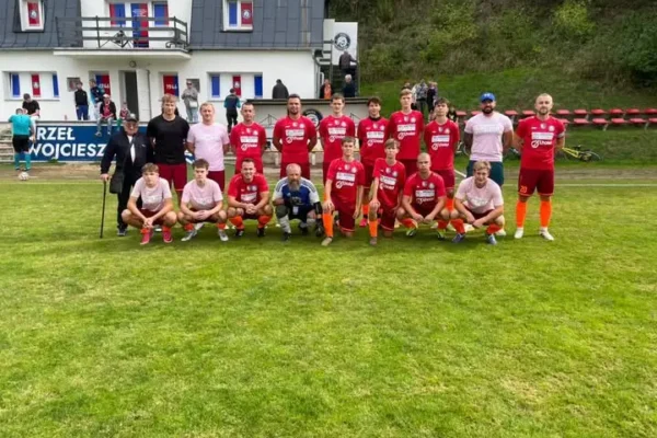 Orzeł II Wojcieszów wygrał 4:3 z PUB-GOL Jelenia Góra po dramatycznym meczu