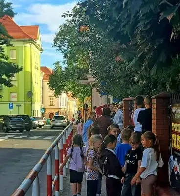 Szkoła Podstawowa nr 1 w Złotoryi uczciła pamięć Dzieci Polskich – ofiar II wojny światowej