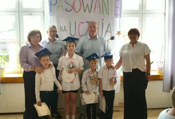 Pasowanie na ucznia w szkole – pierwszoklasiści złożyli ślubowanie