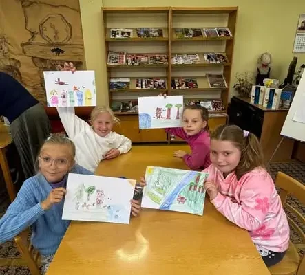 Uczniowie ze Złotoryi odkrywali poezję Ewy Szelburg-Zarembiny w bibliotece