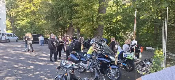 Motocykliści z Karkonoszy odwiedzili szkołę. Dzieciaki były zachwycone!