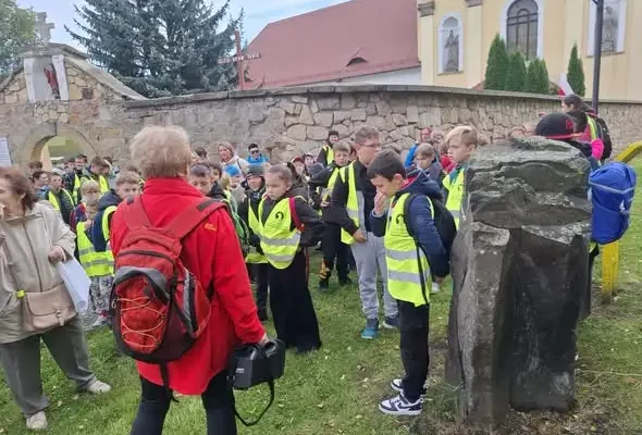 XXVIII Rajd Jadwiżański: uczniowie ze Złotoryi przeszli Ścieżką Świętej Jadwigi