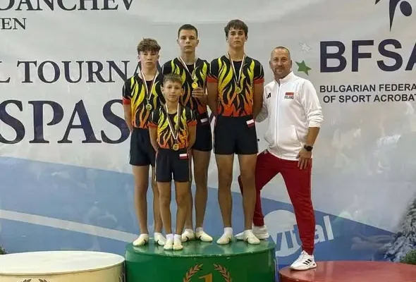 Nikodem Wróbel z klasy 4 zdobył cztery złote medale w akrobatyce sportowej