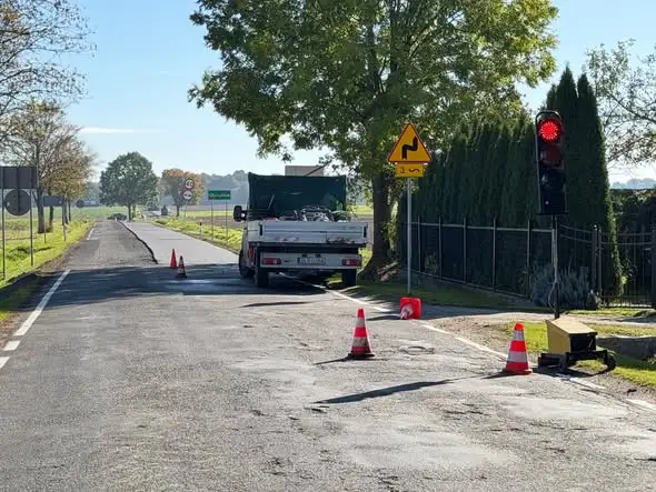 Nowy asfalt na drodze wojewódzkiej Zagrodno–Olszanica