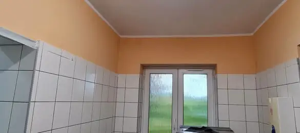 Świetlica w Rokitnicy przechodzi metamorfozę – remont kuchni przerodził się w większą zmianę