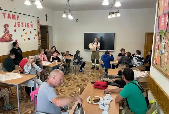 Uczniowie z Wojcieszowa uczyli się ratować życie pod okiem strażaków z OSP