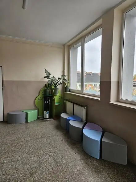 Nowa Strefa Relaksu na szkolnym korytarzu – inicjatywa Rady Rodziców