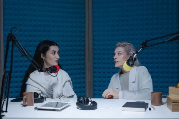 Językowe Mosty – nowy cykl podcastów łączy młodzież i seniorów z Pielgrzymki